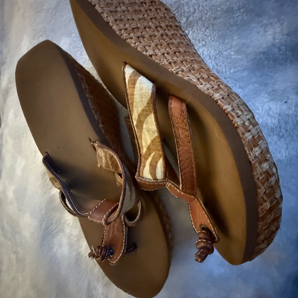 Stylish Brown Wedge Flip-flops